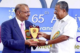 Dr Muhammed Majeed, Chairman & Managing Director of Sami-Sabinsa Group receives award from Kerala Chief Minister Pinarayi Vijayan on the occasion of 65th Annual Celebration of Alumni Association of Trivandrum Medical College.