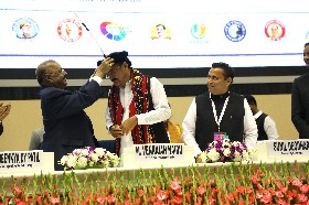 Dr. Muhammed Majeed, Founder & Chairman, Sami-Sabinsa Group honoring the Chief Guest Shri. M Venkaiah Naidu, Hon'ble Vice President of India at My Home India event in New Delhi