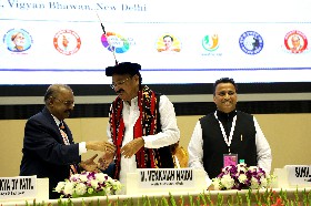 Dr. Muhammed Majeed, Founder & Chairman, Sami-Sabinsa Group honoring the Chief Guest Shri. M Venkaiah Naidu, Hon'ble Vice President of India at My Home India event in New Delhi