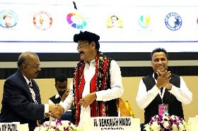 Dr. Muhammed Majeed, Founder & Chairman, Sami-Sabinsa Group honoring the Chief Guest Shri. M Venkaiah Naidu, Hon'ble Vice President of India at My Home India event in New Delhi