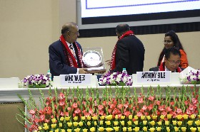 Dr. Muhammed Majeed, Founder & Chairman, Sami-Sabinsa Group honoring the Chief Guest Shri. M Venkaiah Naidu, Hon'ble Vice President of India at My Home India event in New Delhi